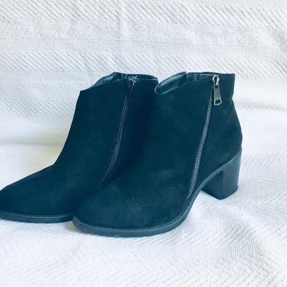 Hot Kiss Shoes - Hot Kiss black faux suede booties size 10